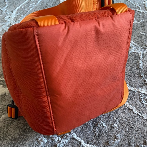 COPY - Lululemon Dash All Day Bucket Bag - Picture 9 of 9